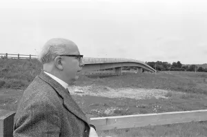 01214 Prints: The Rector of St Botolphs Church, Rev Maurice Hewett seen here at the Chevening road