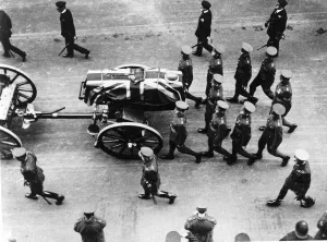 00475 Prints: Religion-Funeral of unknown soldier the coffin passing through Whitehall DBASE MSI