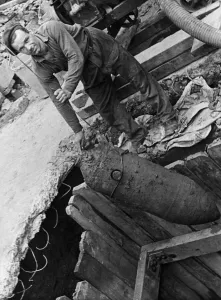 Bombing Prints: Removal of of a 250 pound unexploded World War Two bomb at Fenners Works in Marfleet