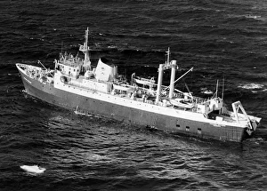 Ships Prints: Rescue operation of Mini Sub. Mother ship Vickers Voyager with mini sub Pisces V after an