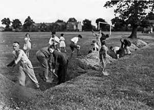 Residents of Skellingthorpe Road, Lincoln digging trenches as precautions against