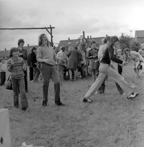 00353 Prints: The residents of the West End of Newcastle playing old English games at the Denton Burn