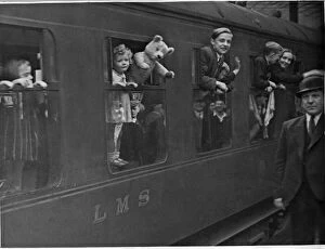 01422 Collection: Returning evacuee children wave goodbye to Derby as their train moves out