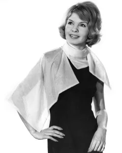 00043 Prints: Reveille Dress Fashions 1962: Modelled by ELizabeth Duke. September 1962 P008862