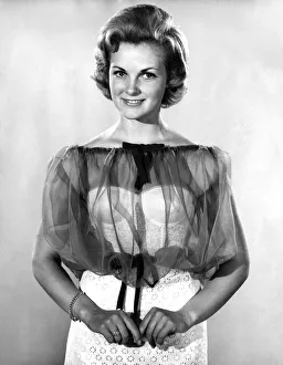 Reveille fashion 1961: Roma Reeves. November 1961 P008802