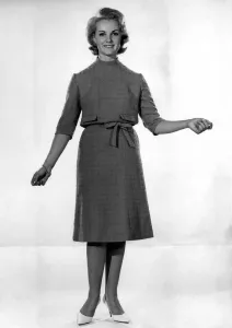 Reveille fashion. Roma Reeves. October 1961 P008780