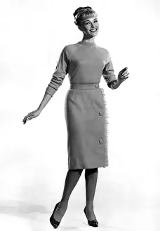 00038 Prints: Reveille Fashions: Jo Waring. January 1962 P008921