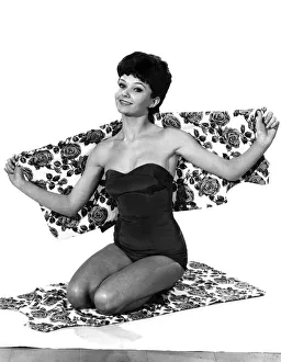 Floral Prints: Reveille Fashions: Meriel Weston. May 1961 P006362