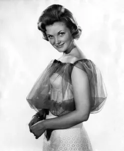 Reveille fashions: Roma Reeves. November 1961 P008801