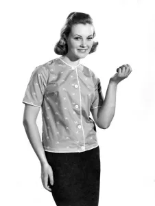 Reveille Fashions. Roma Reeves. March 1960 P008968