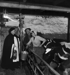 00026 Prints: The Reverend Reid talks to Harry Richardson and his wife whilst they are preparing to bed