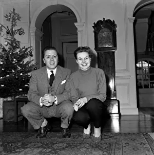 Christmas Tree Prints: Richard Attenborough and Sheila Sim seen here at the family home December 1952 C6380-001