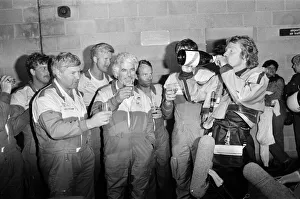 01268 Prints: Richard Branson and other members of the crew from The Virgin Atlantic Challenger which