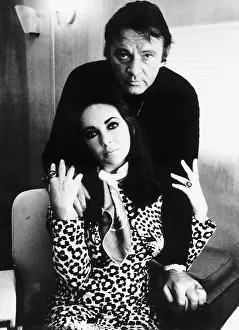 1980s Fashion Prints: Richard Burton Actor with Actress Elizabeth Taylor August 1984 A©mirrorpix