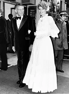 Richard Burton actor arrives with his wife Susie Hunt for the premiere of the film