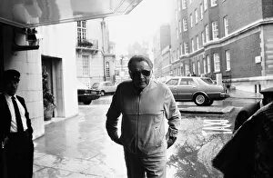 00292 Collection: Richard Burton at the Dorchester Hotel in London, 25th June 1982
