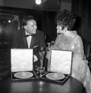 00292 Prints: Richard Burton and Elizabeth Taylor seen here at film awards where Mrs