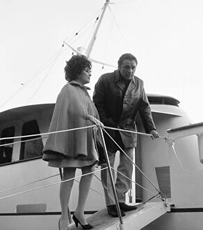 00292 Collection: Richard Burton and Elizabeth Taylor on their yacht Beatriz