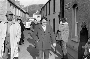 00292 Prints: Richard Burton filming: Under Milk Wood on location at Fishguard, South Wales