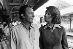 Location Prints: Richard Burton and Sophia Loren pictured at Brockenhurst Railway station where they are