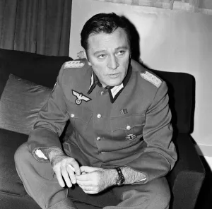 Richard Burton talking to Mirror Correspondant Donald Zec about his new film