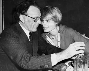 Suit Prints: Richard Burton and wife Suzy Hunt in bar - February 1977 03 / 02 / 1977