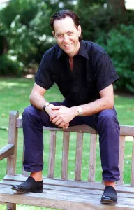 01061 Prints: Richard E Grant sitting on a bench August 1998 SOON TO APPEAR IN BBC TVs