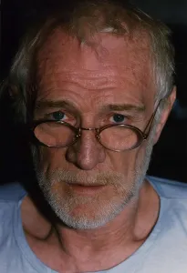 Richard Harris actor - with beard and spectacles A©Mirrorpix