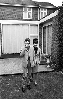 00613 Prints: Ringo Starr 12th February 1965 and Wife Maureen Starr At their Home