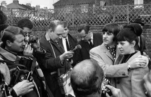 00613 Prints: Ringo Starr 12th February 1965 and Wife Maureen Starr At their Home Mirrorpix