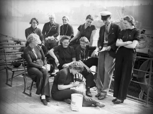 00007 Prints: River emergency service during WW2 in London September 1939 OP248 C y2k