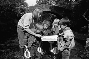 River finds - Marsden school children at work on a river project