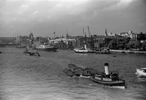 00080 Prints: The River Thames and the pool of London seen from the road deck of Tower Bridge