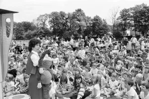 Riveting Huddersfield children flocked to see a puppet show at Ravensknowle Park