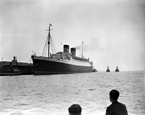 Ocean Prints: The RMS Mauretania brought up the Thames to King George V Dock at Woolwich