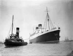 00633 Prints: The RMS Mauretania brought up the Thames to King George V Dock at Woolwich