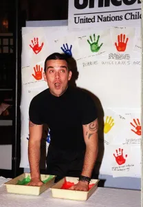 Robbie Williams gets his hands dirty November 1999 for childrens rights