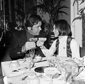 00963 Prints: Robert Wagner and wife Natalie Wood drink champagne at the Singing Bamboo Oriental