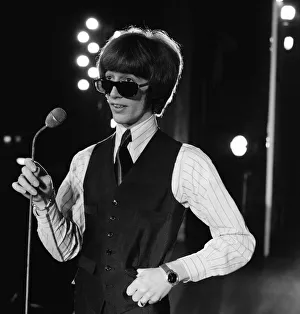 Rehearsing Prints: Robin Gibb, Singer, rehearsing on stage at the London Palladium ahead of his first solo