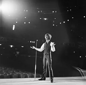 00707 Prints: Robin Gibb, Singer, rehearsing on stage at the London Palladium ahead of his first solo