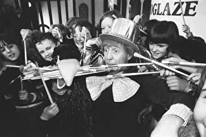 Rod Hull and Emu seen here greeting 30 small children at the Wimbledom Theatre to view