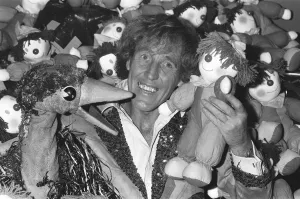00350 Prints: Rod Hull and Emu seen here promoting the NSPCC Childrens Variety Show