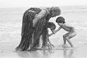 Rod Hull and Emu seen here terrorising the holidaymakers on Clactons beaches