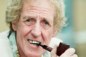 00350 Prints: Rod Hull famous for his feathered puppet emu seen here in Newcastle. 18th October 1993