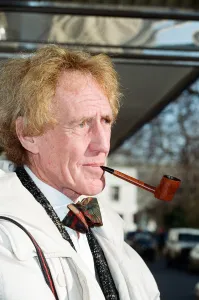 50 60 Years Prints: Rod Hull pipe smoker of the year 1993 seen here attending an event organised by the Pipe
