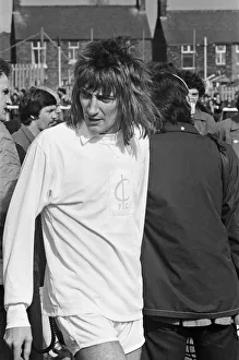 01252 Prints: Rod Stewart (in white) playing football in his football team The Goal Diggers