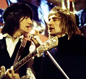 Nm110406 Prints: Rod Stewart and Ronnie Wood - The Faces seen here during rehearsals for the BBC