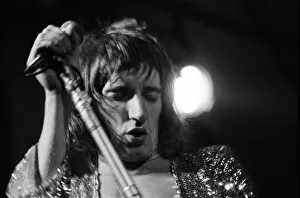 01008 Prints: Rod Stewart smiling to the crowd. The Faces featuring Rod Stewart perform