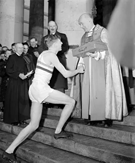 00006 Prints: Roger Bannister arrives at the steps of St Martins in the Field with a red dispatch box