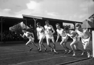 01157 Prints: Roger Bannister, British Athlete runs the first sub 4 minute mile